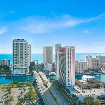 Balcony - Pool - Near Beach - Gym Hallandale Beach Dış mekan fotoğraf
