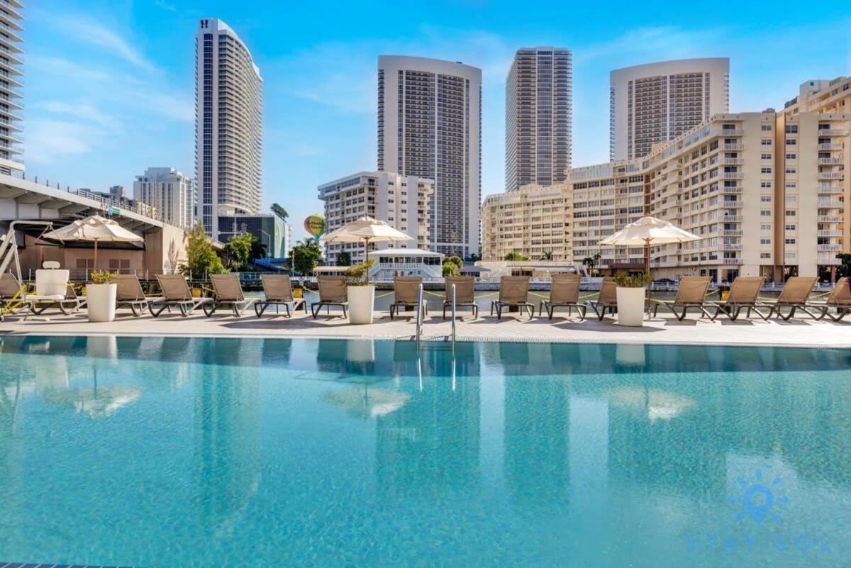 Balcony - Pool - Near Beach - Gym Hallandale Beach Dış mekan fotoğraf